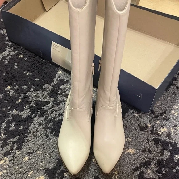 Universal Thread White Heeled Boots - Picture 5 of 17